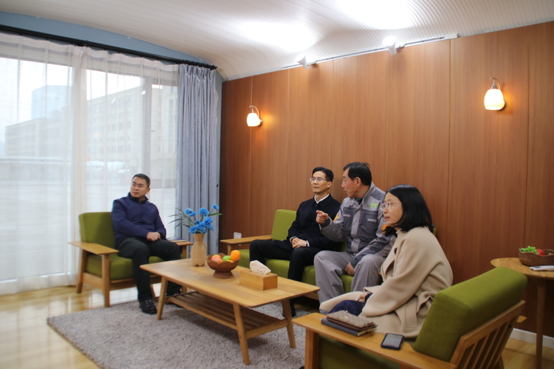 萧山区委常委、萧山经济技术开发区管委会许昌主任一行莅临我工程中心参观指导 - 国家林业和草原局竹缠绕复合材料工程技术研究中心